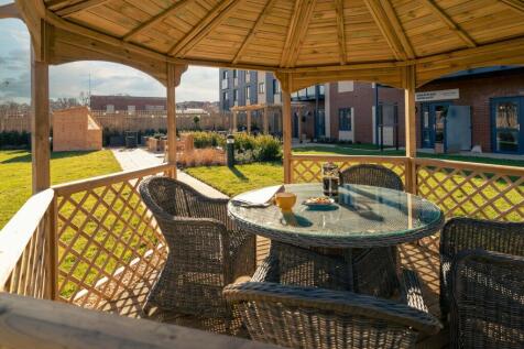 Roslin Place Exterior